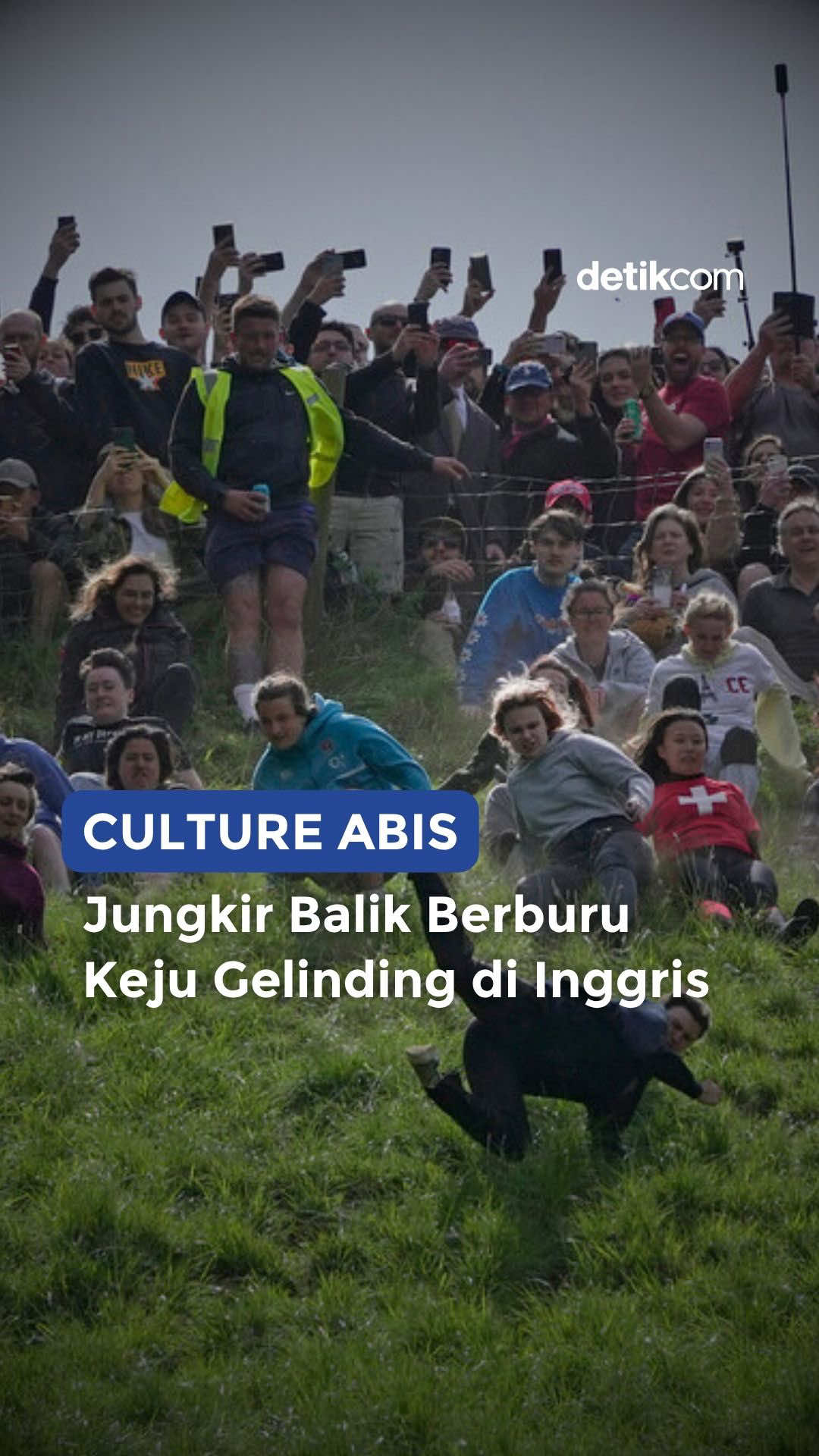 Selain warga lokal, tercatat festival ini banyak juga dikunjungi turis dari negara lain. Setiap tahunnya tak kurang dari 5.000 orang memadati lokasi ini, baik sebagai peserta, maupun hanya sekadar menonton saja. Editor: Ilham Host: Dio  #mediasosial #reels #detikcom #cultureabis #tradisi #festival #kompetisi  #CoopersHill #CheeseRollingRace #keju #inggris 