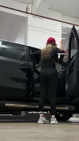 come run 5km with me 🏃‍♀️  #fyp #outfit #gymoutfit #Running #runningera #outfitideas 