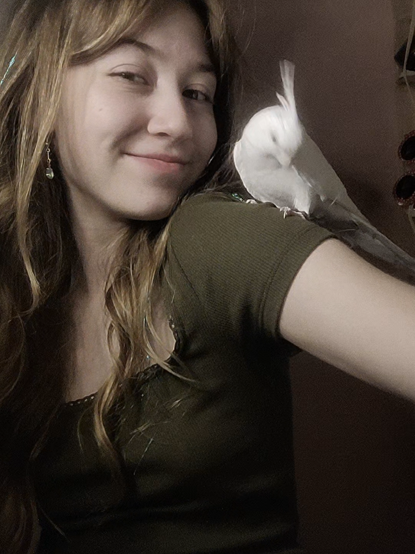 he likes my tensil but he's getting tickled by my hair😂🩷