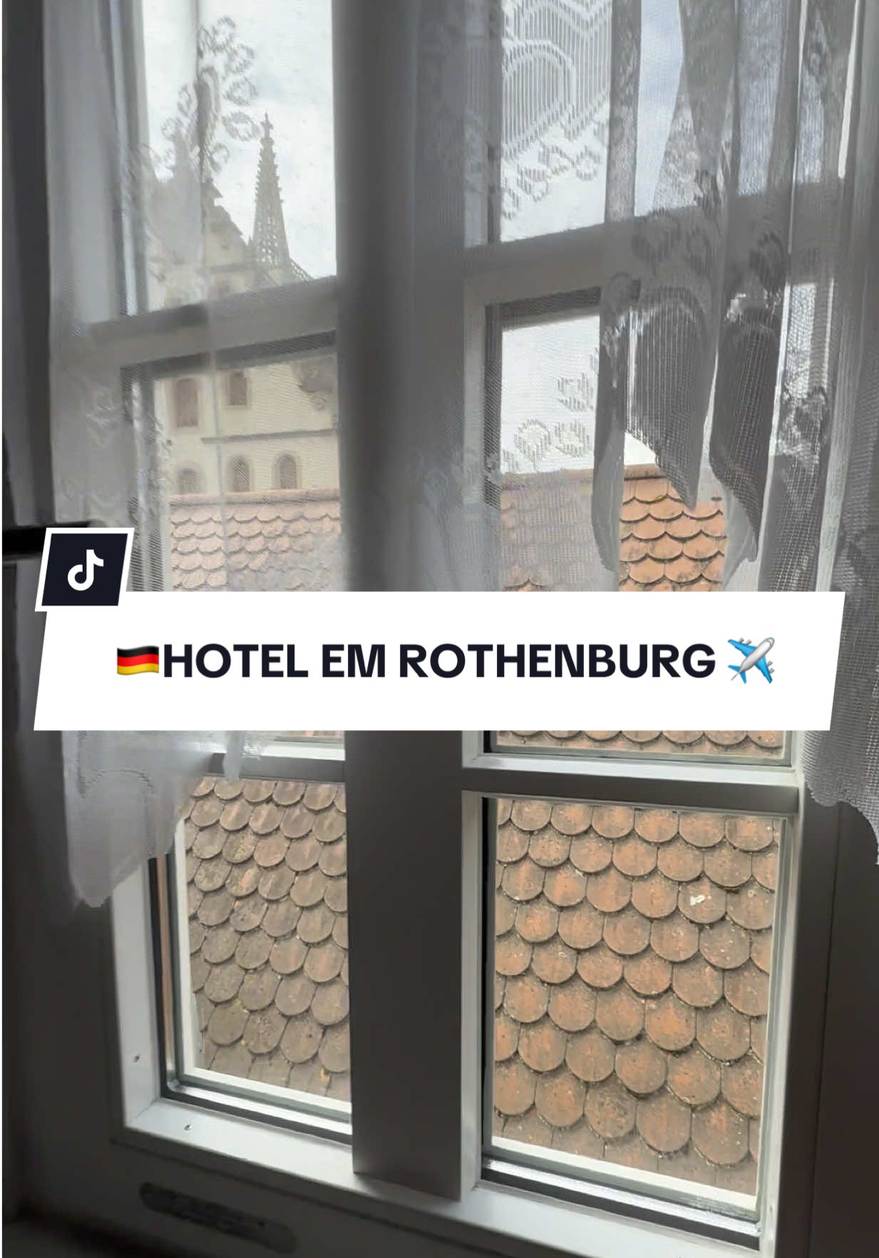 ✈️🇩🇪Me hospedei em 2 hoteis diferentes em Rothenburg ob der Tauber. Um mais barato (este video) e o outro um pouco mais caro, mas incluía um café da manhã mara! #viajando  #googlevoos #passagensaereasbaratas #rothenburgobdertauber #rotaromantica #alemanha #latambrasil #tiktokviagens #passagensbaratas 