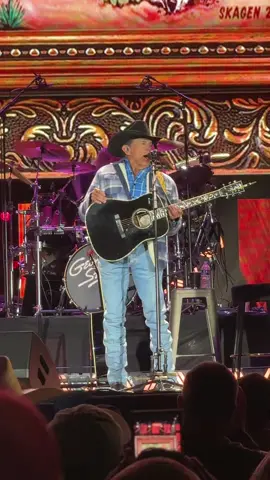 In his 70’s George Strait still got it. #georgestrait #pittsburgh #countrymusic #fyp