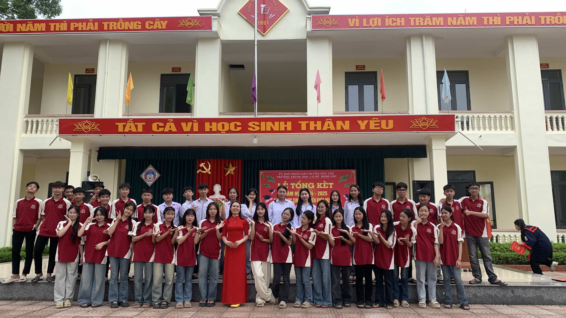 Những buổi học cuối không có tiếng trống báo hết giờ, chỉ có tiếng lòng thổn thức. Cảm ơn 9a2 - vì đã là một phần thanh xuân thật đẹp. #buoihoccuoicung #tambiettuoihoctro #xuhuong #ypfッ 