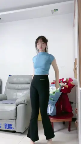 只要我把臉吃得夠圓，就沒人能把我看扁😂#中壢 #台灣 