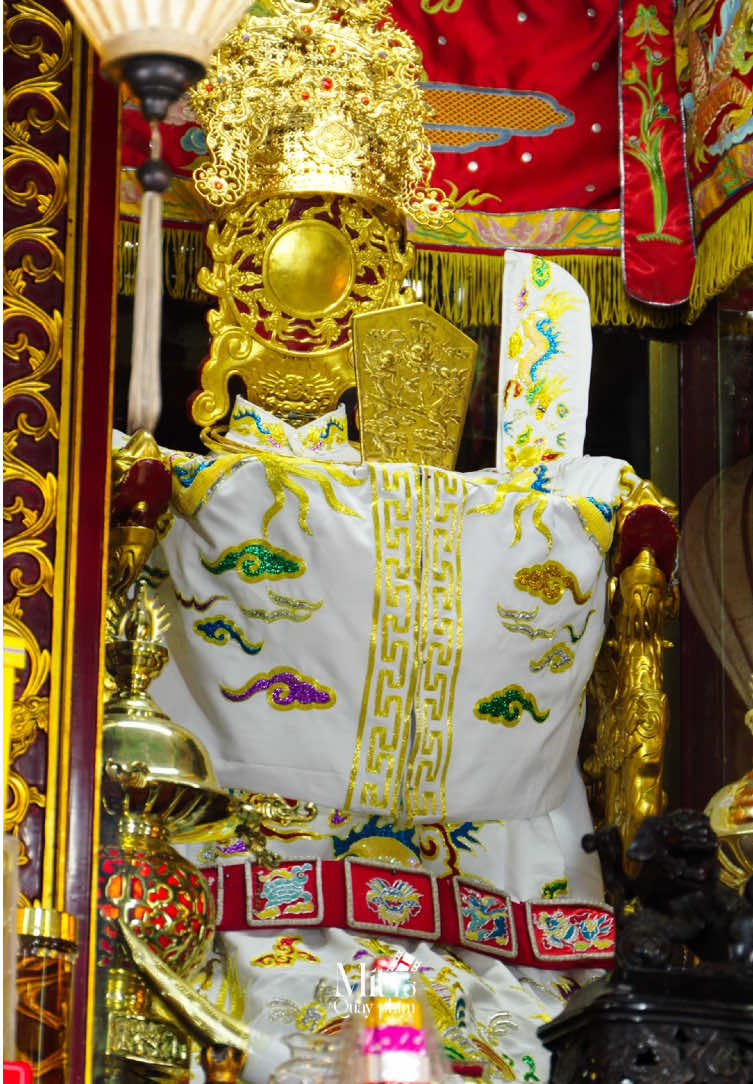 📍 Đền Lảnh Giang – Nơi linh thiêng thờ Quan Đệ Tam Thoải Phủ Giữa lòng Hà Nam, ngôi đền cổ kính này gắn liền với huyền tích Quan Đệ Tam – vị thánh cai quản sông nước, độ trì dân an, quốc thái. Mỗi bước chân là một dấu ấn linh thiêng, mỗi làn khói hương là một lời khấn vọng ngàn đời.#quandetamthoaiphu #mít_tờ_quay_phim #quayphimhaudong #netdephaudong 