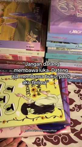 Bawa buku aja yg banyak yaa, minimal 5😙☝🏻 #penerbitstarlightbooks #cowofiksi #fypbooktok #bookaddict #fypbooks #bookworm #bookish #booklovers #fictionalcharacter #rekomendasibuku 