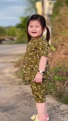 Phải công nhận bộ bà ngoại này mặc cưng dã man.  @Hà Uyên 