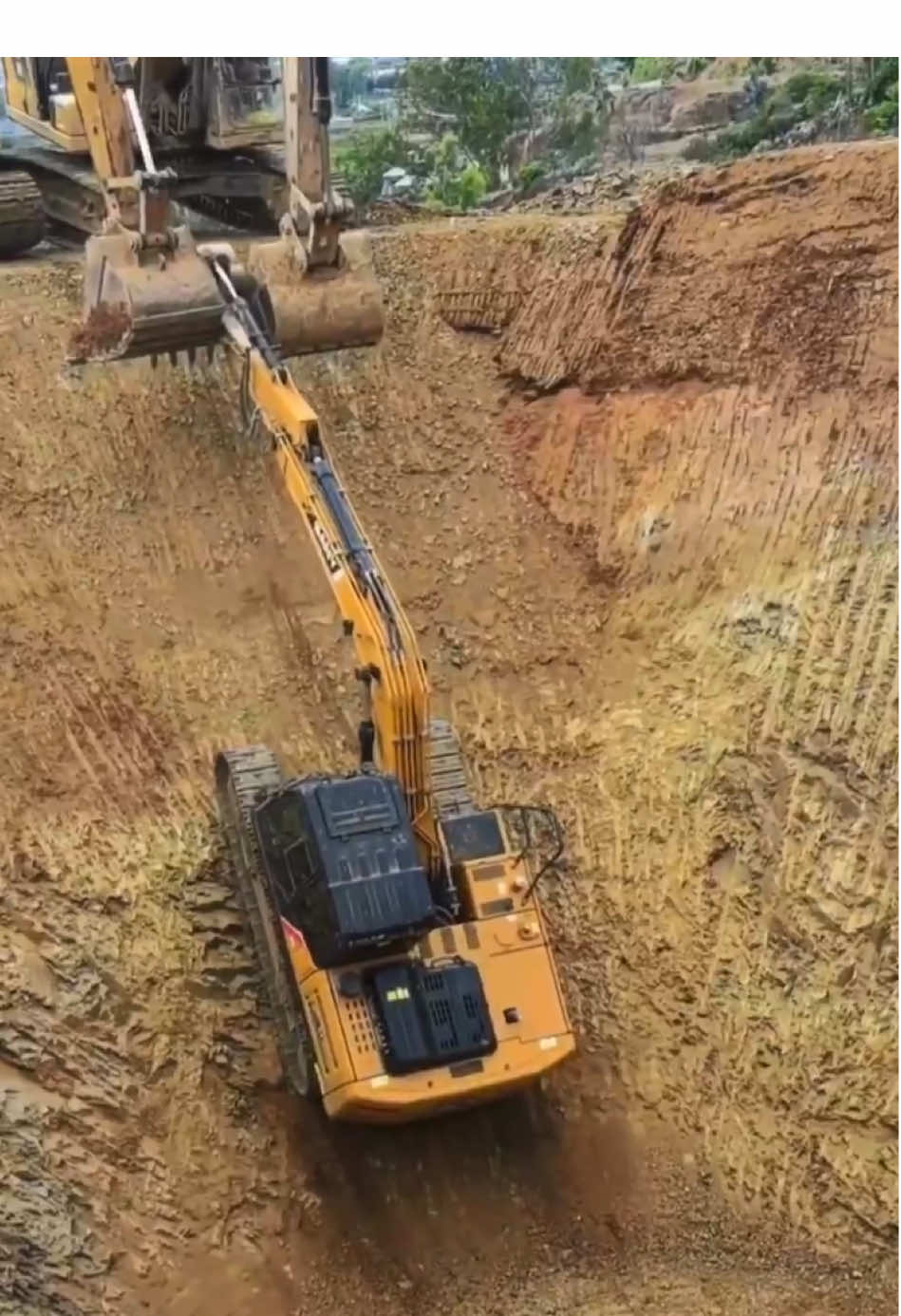 Excavator Stuck in Pit, Help is Here… #construction #help #excavator #trending 