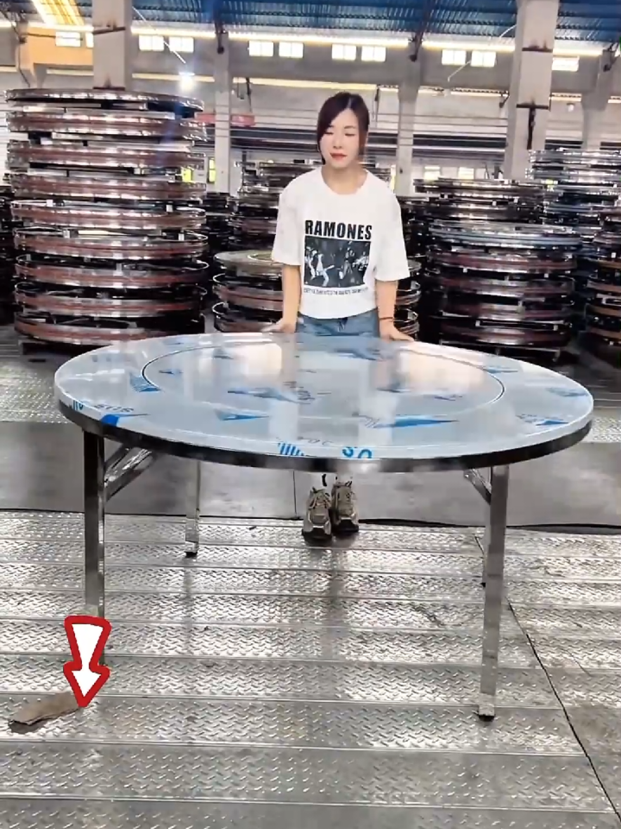 Bàn inox chân xếp gấp gọn, mặt xoay sang trọng#baninoxxoay #bangapgon #giadung_giadinh01 #cuahangdodungnhabep1 #xuhuongtiktok 