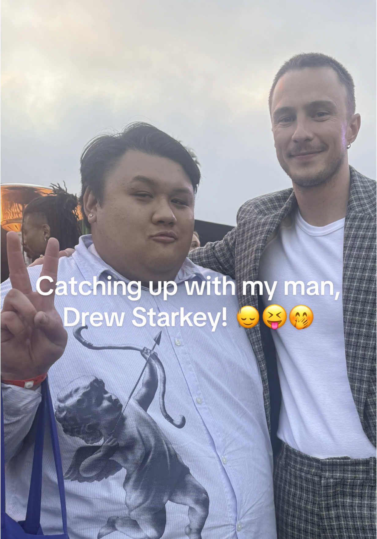 It’s always a kiki when Drew and I run into each other! 🤭 #drewstarkey #outerbanks #obx #netflix #tudum 