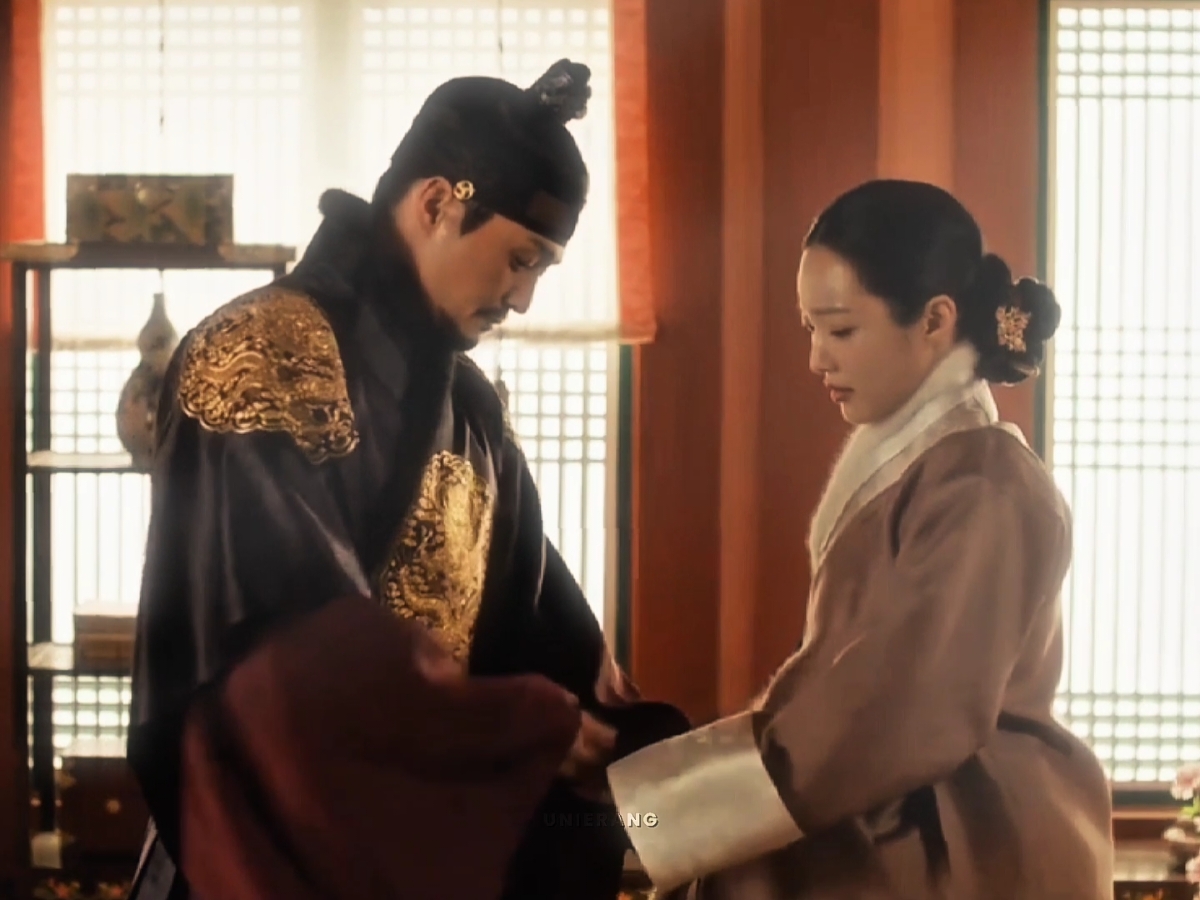 ketika keluarga raja baru saja mau happy tapi akhirnyaa💔🥀😭 . . . #thehauntedpalace #kdramaedit #kimjihoon #king #kdrama #thehauntedpalacekdrama #fyp  #fypage #sadmoment 