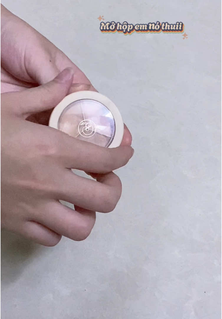 Có ai thích dùng che khuyết điểm như tui hongg??? Tui chấm em này 9/10 nhaa, chất mềm mịn dễ tán, ai biết cách mix màu nữa thì mấy nốt khuyết điểm “biến mất” trong tíc tắc luônn #review #chekhuyetdiem #honeybeauty #xh #fyp #sale #giare 