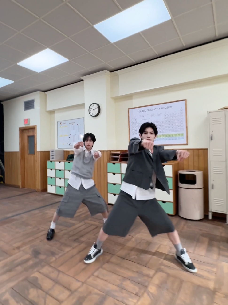 #동화 #민제 의 오늘 하루는 Vacation! FREEZE - 🧊 #Donghwa #Minje #KickFlip #킥플립 #Kick_Out_Flip_Now #FREEZE
