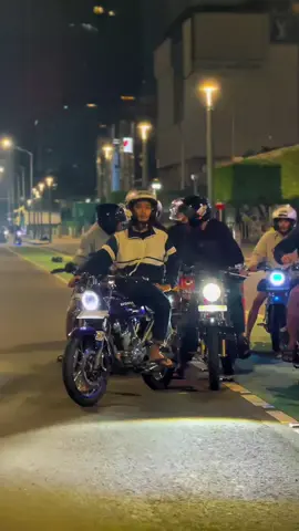Bahagia itu mahal #sudirman #nightride #cepekcantik #cepekhits #gl100 #herekibukota #cbk5 #herexjatim #herek1200m 