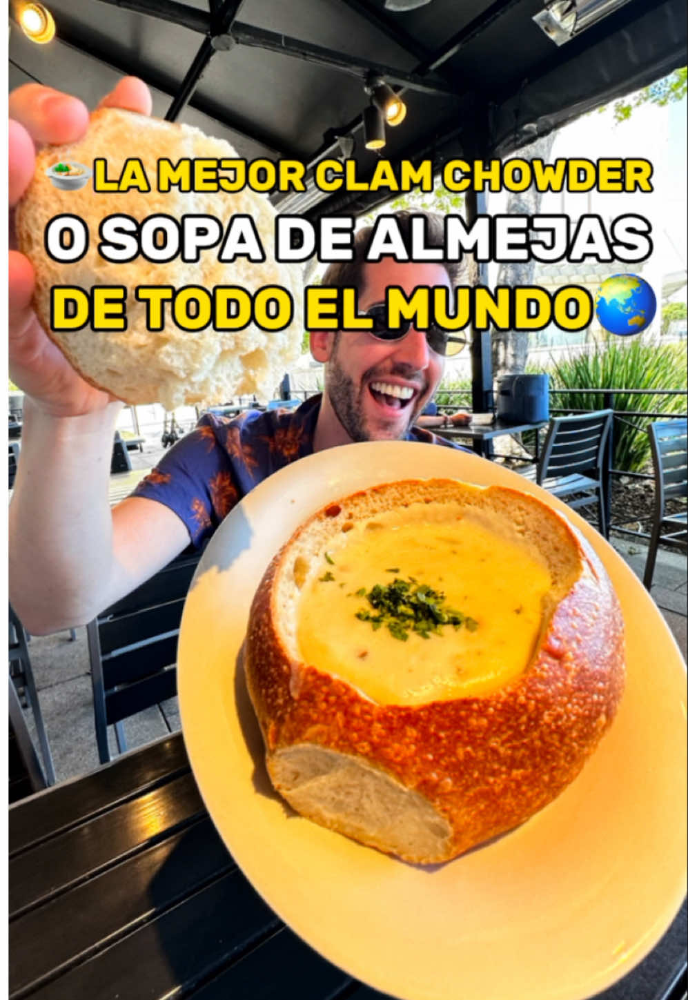 🍲LA MEJOR CLAM CHOWDER O SOPA DE ALMEJAS DE TODO EL MUNDO🌏  🌉 Si estás en San Francisco y buscas el mejor clam chowder del mundo, este sitio es para ti. 🍞 Tienes que probar el de Boudin Bakery, una panadería icónica fundada en 1849. 🥖 Son famosos por su pan de masa madre, y sirven el clam chowder en un bol hecho con su propio pan. 📍 Aunque tienen varias ubicaciones, te recomiendo ir al restaurante principal en Fisherman’s Wharf 🏛️ Está en el 160 de Jefferson Street, justo frente al mar. 👀 Allí encontrarás el Bistro Boudin, con vistas increíbles, panadería en marcha y un museo incluido. 🍲 El clam chowder es cremoso, reconfortante y lleno de sabor. 🥄 La textura es perfecta, y el pan crujiente por fuera y suave por dentro lo hace único. 🇺🇸 Una combinación que representa la esencia culinaria de San Francisco. ✅ Si vienes, no te lo puedes perder. 🔝 GUÁRDATE ESTE PLANAZO  🤗 ¿Y tú, a quién te vas a traer? 📲 ENVÍASELO A ESA PERSONA! 👉 Sígueme para más PLANAZOS! #BoudinBakery #ClamChowder #SanFranciscoEats #FishermansWharf #SourdoughBread #FoodieAdventure #GastronomíaUSA #TravelFoodies #ComidaTípicaUSA #PanDeMasaMadre #SanFranciscoFood #FoodLoversUSA #BistroBoudin #RutaGastronómica #PlatosQueTienesQueProbar #EEUUFoodTrip #CaliforniaEats #ViajarComiendo #IconoCulinario #usatravel 