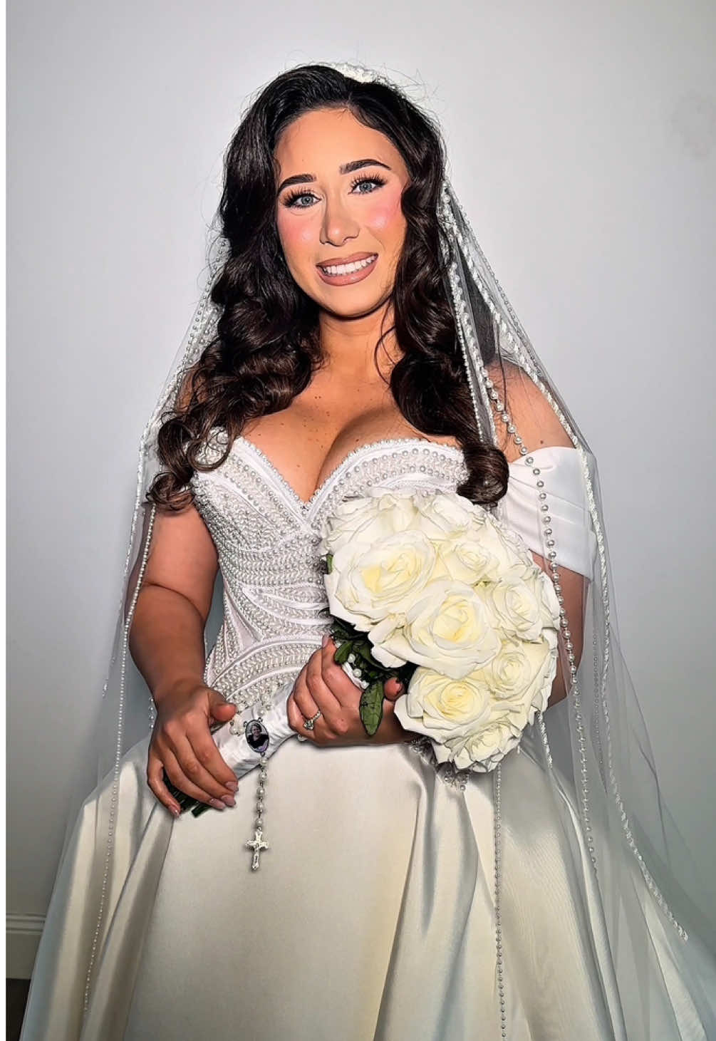 Maryanne’s Wedding Morning 🤍 Such a pleasure glamming one of my long time clients on her special day!  #sydneybride #makeup #bridalmakeup #makeupartist #lebaneseweddings #bridal 