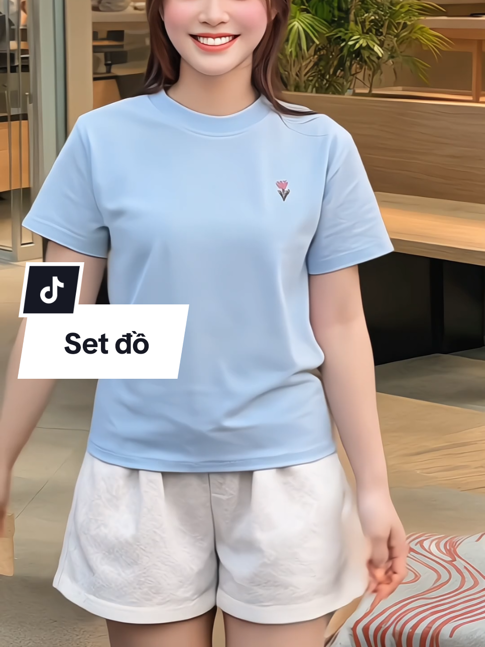 Set đồ nữ mặc nhà trẻ trung năng động, áo thêu hoa chất liệu cotton mềm mịn thoáng mát thấm mồ hôi tốt, co dãn 4 chiều tạo cảm giác thoải mái khi mặc. Quần chất nỉ ép đứng form, đường may mũi chỉ đều chỉn chu nàng an tâm nhé #setdomacnha #setdobo #setaoquandui #setaothunnu #aothunnu #thoitrangnu #xuhuong #saochannel 