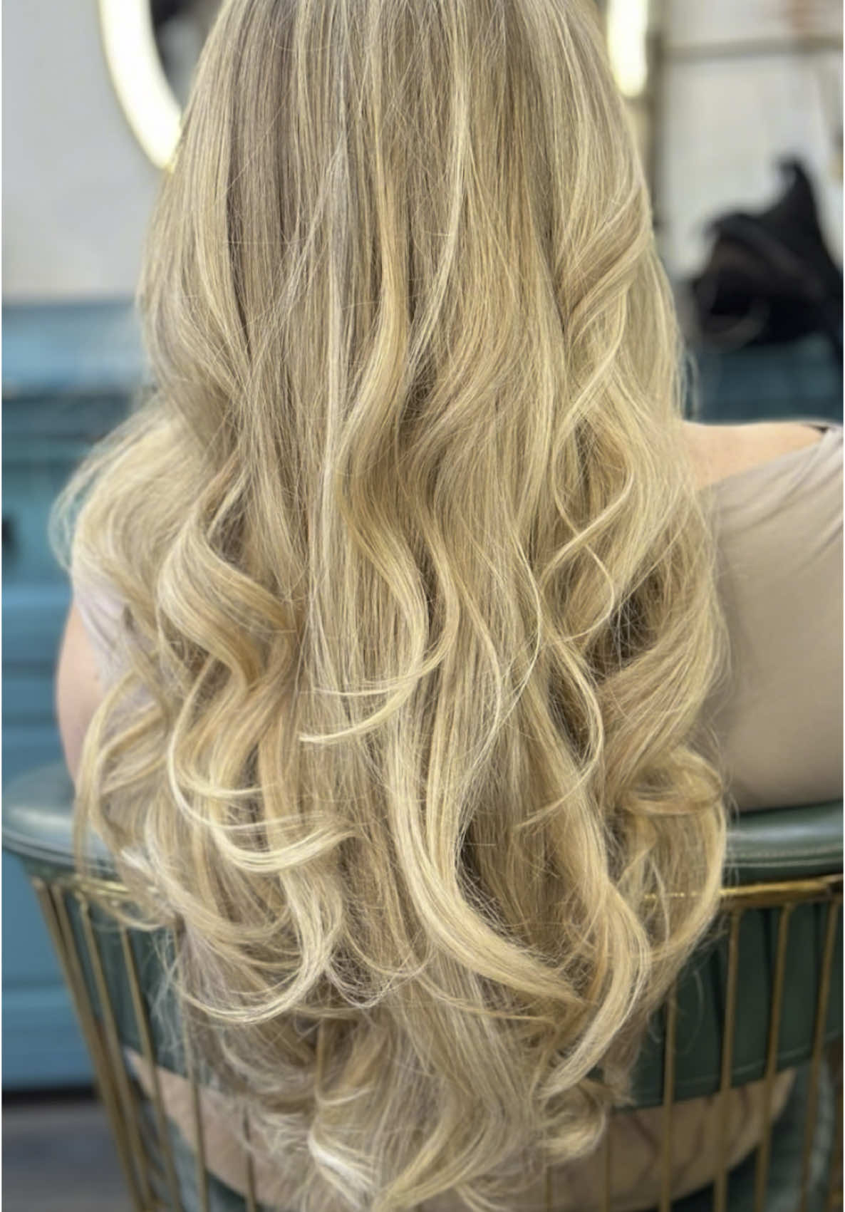 #hairfashion #blonde #barbershopconnect #hairdressermagic #longhair #stylist 