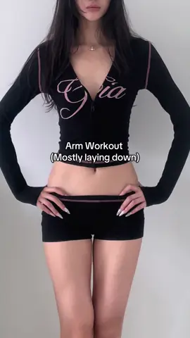 My least favourite part to work out 😩 these are the moves I usually do in my Pilates classes. AND PLEASE LOOK UP A PROFESSIONAL EXAMPLE FOR FORM BECAUSE MINE IS NOT THE BEST LMAO #armworkout #homeworkout #slimarms #homepilates #pilates #bodytea #bodygoals 