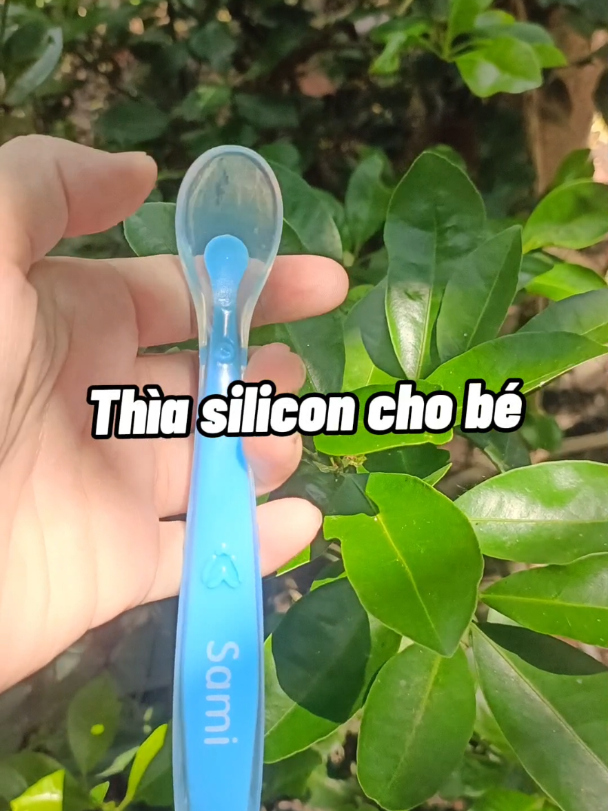 Thìa silicon mềm mại an toàn cho nướu của bé  các mẹ tham khảo nha  #megaudau19 #mebimsua #mevabe #thiasilicon #thiachobeandam @Mẹ Gấu🧸Dâu 🍓 @Mẹ Gấu🧸Dâu 🍓 @Mẹ Gấu🧸Dâu 🍓 