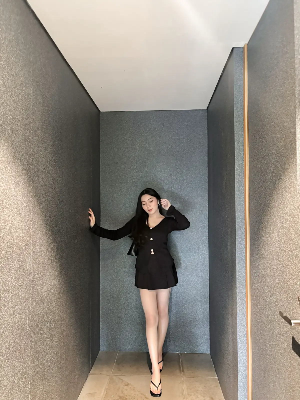 atasan; link bio no 103 bawahan; link bio no 104 heels; link bio no 102 #OOTD #inspirasioutfit 