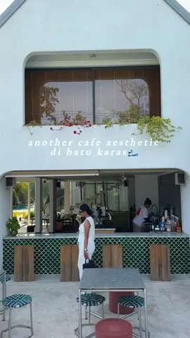 salah satu cafe di batu karas yg wajib masuk list kalian!!🤩 📍Le Pari, Jln. Pantai Indah No. 306 #lepari #batukaras #aestheticplaces #pangandaran 