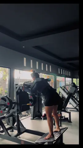 tolong kaki saya lemaz🫠 #GymTok #gymrat #horizongym #gympemula #legsday 