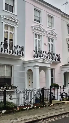 London❤️🇬🇧 London has a way of making you feel like you're part of something bigger, even in the quietest moments. From rainy streets to unexpected views, this city always has a story to tell. One of those places that stays with you, long after you’ve left. #london #thisislondon #travel #explorelondon #discoverlondon #londondiaries #londonvibes #londonlife  #londonuk  London Travel | Explore London | Discover London | Inspiration | What to do in London | Photo | City | Trip | View | Pics | Connect