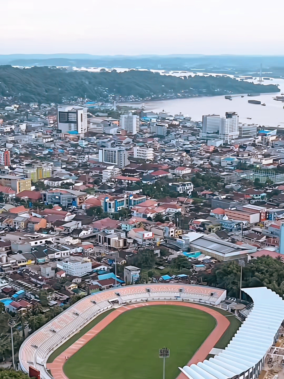 🔘 Kota Samarinda, Kalimantan Timur Samarinda merupakan kota terbesar di Kalimantan, yang berdiri sejak 21 Januari 1668. Samarinda memiliki luas wilayah 716,78 km² dengan jumlah penduduk sebanyak 865.300 Jiwa (2024). 📷 video by Ayubb #samarinda #kotasamarinda #samarindacity #kalimantantimur #Indonesia #exploresamarinda #skyscraper #city #kota #skyscraperscity #penikmatkota #xyzbca #fypシ゚ #fyp #fypage #like #likeforlike #likeforfollow #like4like #follow #followforfollow #follow4follow 