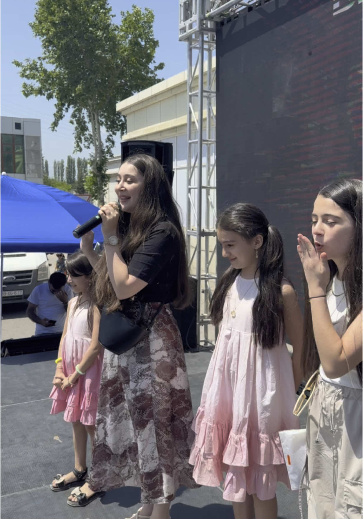 Bayramınız mübarek meleklerim❤️ Bu gözel günü Xaçmazın gözel insanları ile Brend house’un açılışında qeyd etdik. Siyezenden ve diger qonşu rayonlardan yol eliyib gelenler var idi burdan hamıya geldiyi üçün çox teşekkür edirem. Deyerli analar ve onların melekleri sizi çox sevirem. Çox xoşbext olduğum anlardan biri idi bugün. Yaxşı ki varımsınız❤️ #ofelyaliyeva #b❤️ #3melekler #şakof 