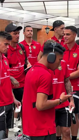 aura aura world cup nih 😁 #timnasindonesia #meeshilgers #marselinoferdinan #shaynepattynama #emilaudero #calvinverdonk #deanjames #justinhubner 