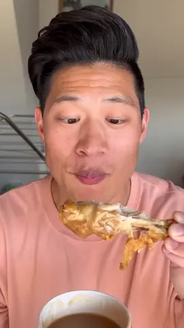 What is the best way to eat Jollibee Fried Chicken? #hungryfam #tastetest #eatwithme #foodies #foodlovers #jollibee #filipinofood