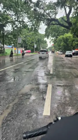 #CapCut မိုးရွာထဲကောင်လေးနဲ့ဆိုင်ကယ်အတူစီးရတဲ့ဖီလင်ကဘော်ကာနဲ့မှမတော်ကူဘူး🤭🌧️@Khant Htet🦦 #fyp 