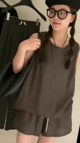 Jj in dulu nggak sih #bajuwanita #outfithangout #bajuset #stylish #outfitoftheday 