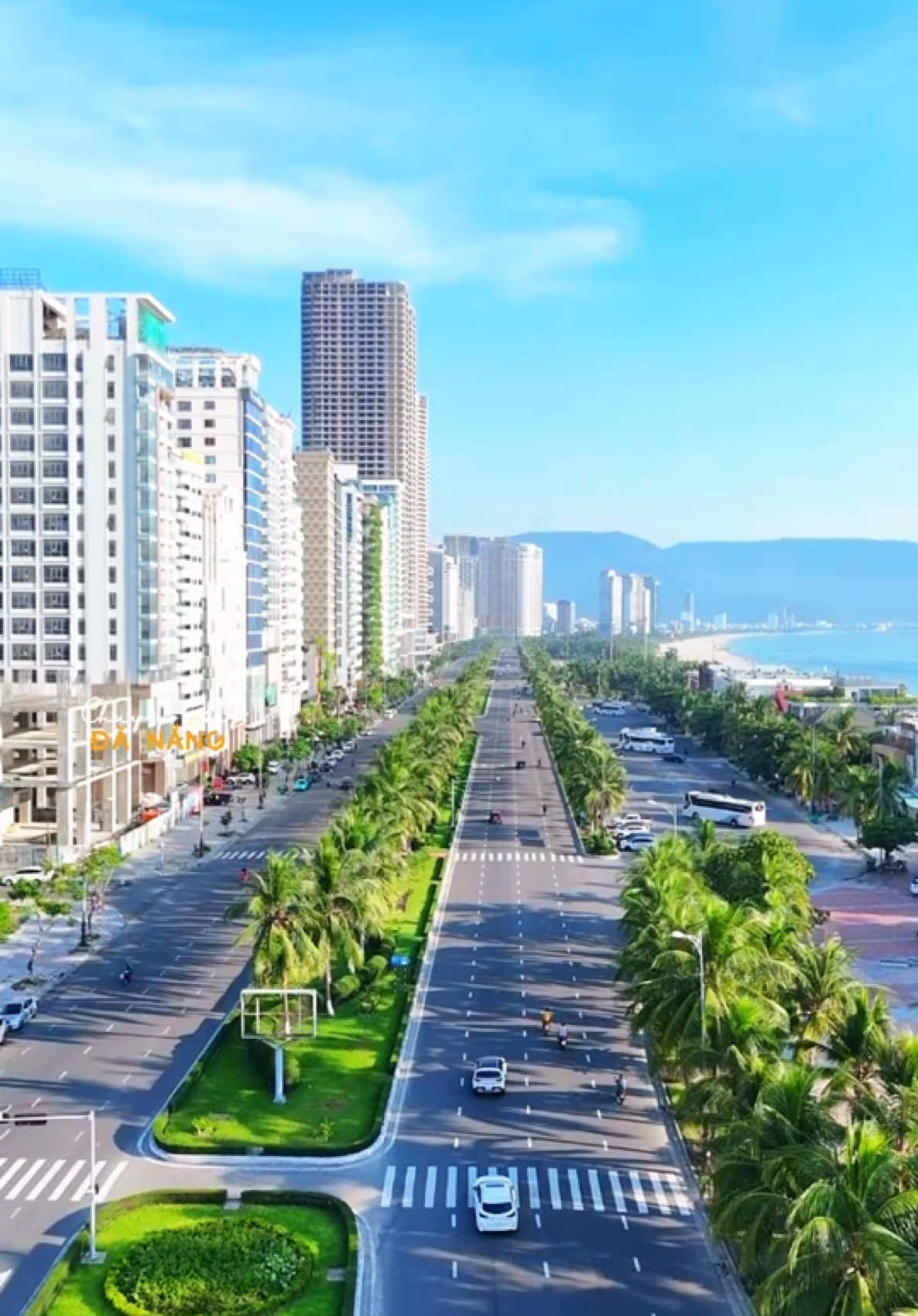 Có vài người mang cho ta chút bình yên rồi lại trút cho ta cả trời giông bão... #chuyencuadanang #danang  
