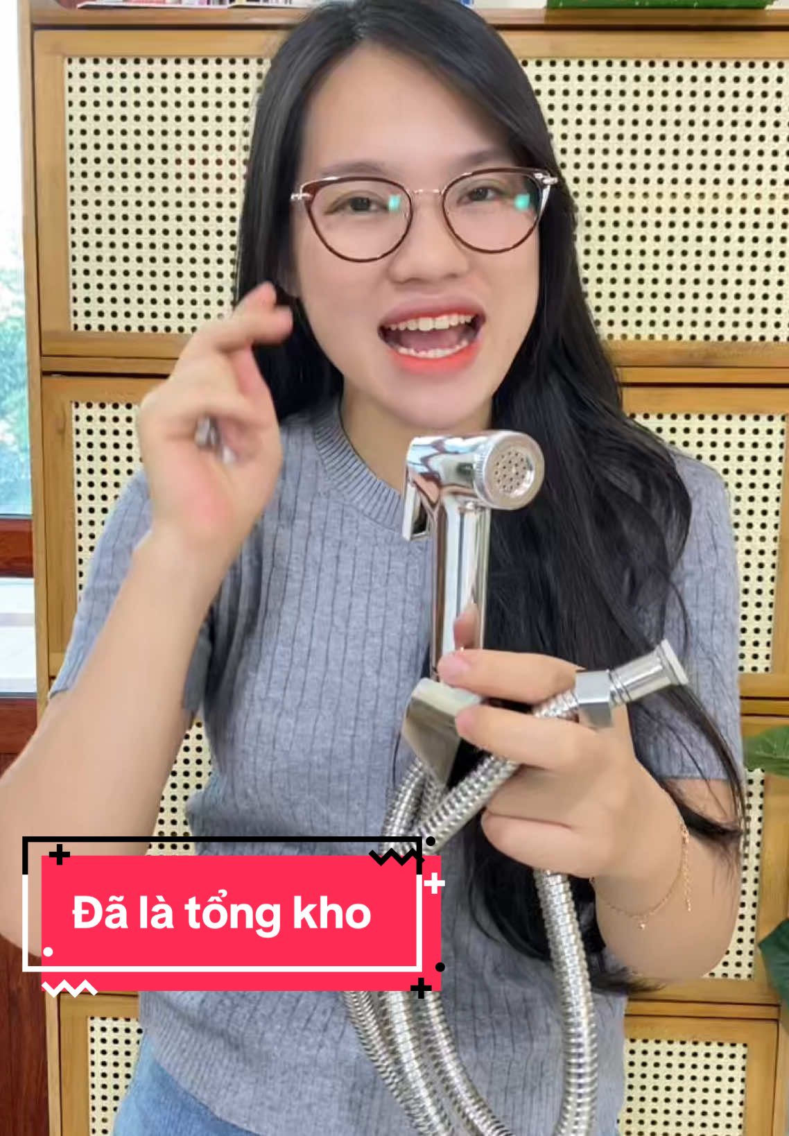 Vòi xịt đa năng cho nhà vệ sinh thiết kế sang trọng được làm bằng inox sáng bóng #hangxinhtuoi #xuhuong #trending #giadungtienich #giadungthongminh #nhatam #voinuoc #voixitvesinh #voinuocdanang #tienloi #voixitnhavesinh #voiruainox #xitnhavesinh #xitruasachse #voixitapluccao #voixittoilet 