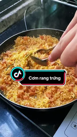 Cơm rang trứng đơn giản thế thôi mà ngon hẹ hẹ 😁😁 #minhemdaily #dailyvlog #naucom #ancungtiktok #mangcomdilam