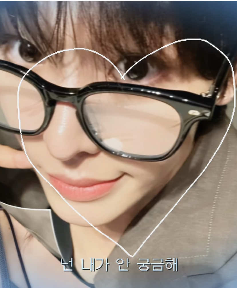 #CHUU #RIKU was literally playing spot the difference while making this (camera transition ib: crosantss) [#nct #nctwish #rikuedit #chuuedit #loona #kpop #fyp #foryoupage #nct127 #xybca #kpopedit] 