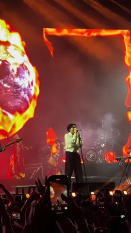 intro yang ga semua orang bisa dapetin di acara festival 😋 tarian penghancur raya emang paling gokilll keren lu pada @Hindia @adnandenan @Diki⛓️ @ffikriawan @Sun Eater @.Feast @antara.suara  #fyppppppppppppppppppppppp #fyp #masukberanda #foryoupage #xybca #4u #tarianpenghancurrayafeast #tpr #membangundanmenghancurkan #feast @madukina 