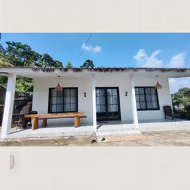 Villa Marsha by Queen Villa ( Mega Mendung, Puncak ) Villanya bagus dan bersih, dengan fasilitas : 3 kamar tidur ( salah 1 kamar pakai ac, 2 kamar mandi ( yg 1 ada didalam kamar ), peralatan masak lengkap, dapur bersih, dapor kotor, private pool, karaoke ( weekday max pkl 22:00, weekend max pkl 24:00 ), billiard ( meski bola sering nyangkut dan buka meja billiard baru ). Bapak dan Ibu penjaganya ramah. Beliau juga jual sayur bisa kita pesan untuk masak. kekurangannya : - jalan menuju villa masih belum bagus, cenderung batu-batu saat mendekati villa khususnya. - jalan kecil, kl naik mobil harus bergantian bila ketemu kendaraan dari lawan arah - viewnya juga kurang penilaian keseluruhan : 7,5 / 10