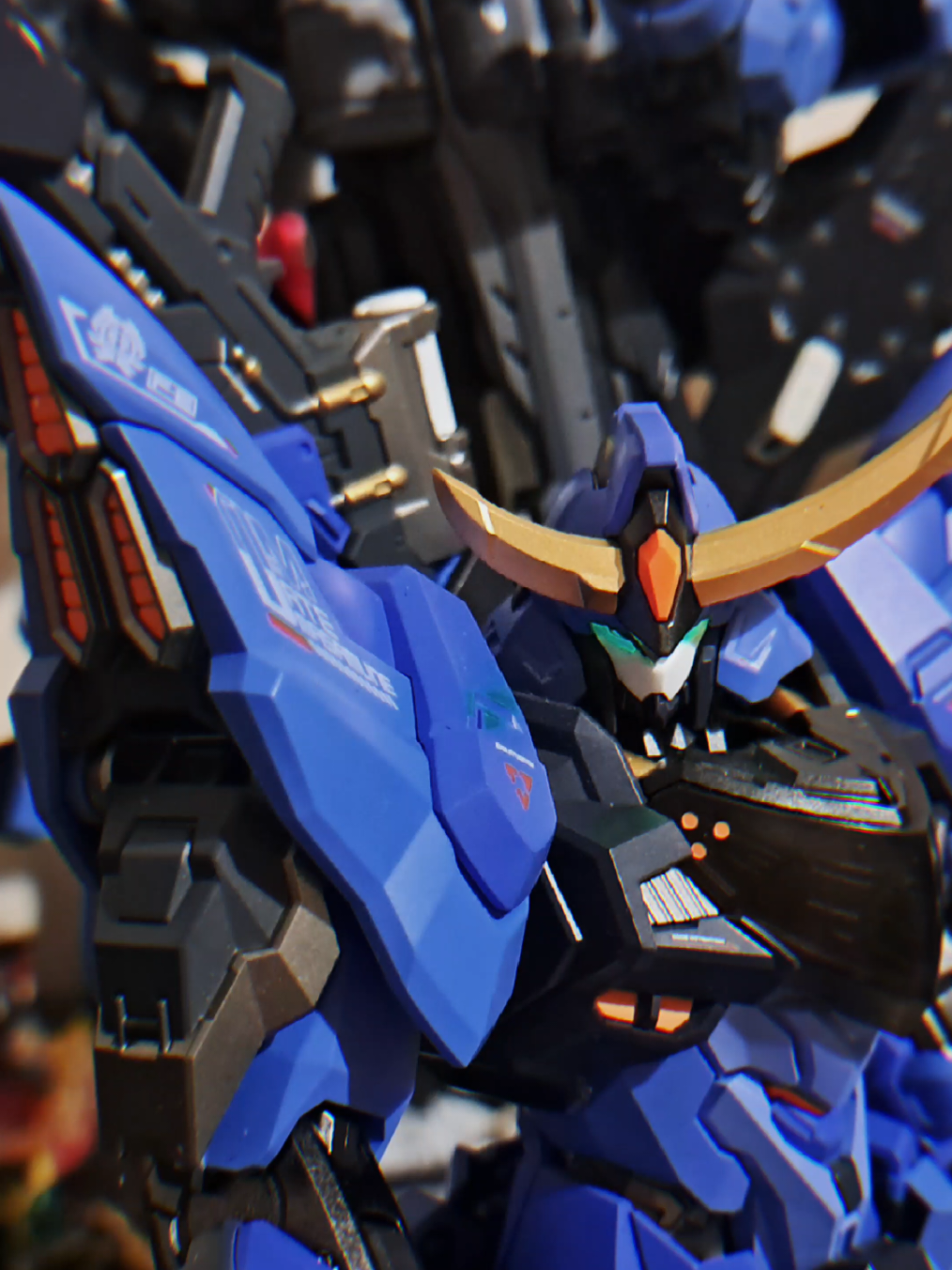 Moshowtoys Date Masamune vs Bandai MG Gundam Vidar #bandai #bandainamco #gundamvidar #gundam #moshowtoys #datemasamune #collab #buyamaha90 #ironbloodedoprhans #modelkit #diecast #figureaction #CapCut 