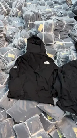 #TNF Jacket အခုorderတင်ရင်တော့လိုသလောက်ရဦးမယ်နော်#myanmartiktok #trending #လက္ကားသီးသန့် 