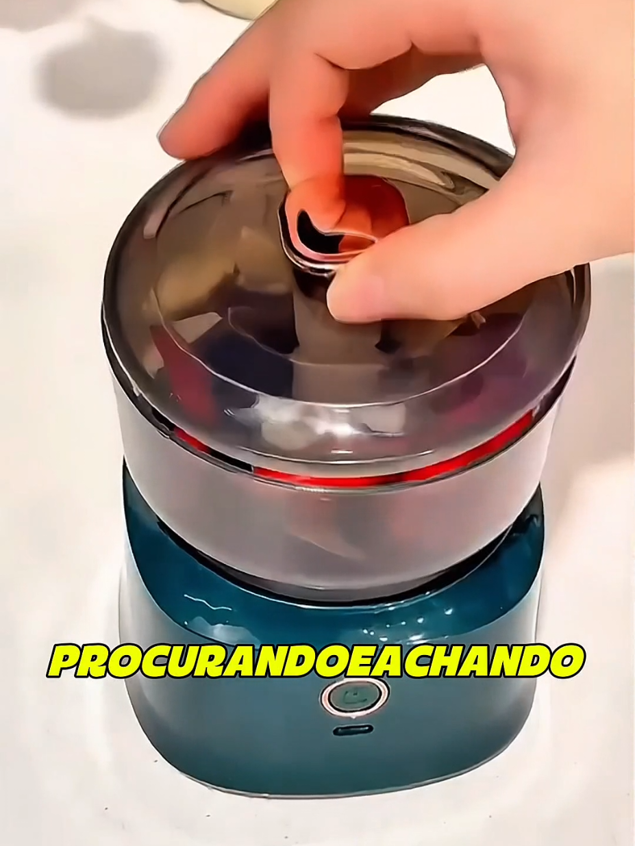 🔪 Triture alho, pimenta e temperos em segundos! Com o mini processador elétrico, você ganha tempo e evita sujeira. 💡 Recarregável, compacto e super eficiente — é o ajudante que falt#CapCut #minitrituradordealimentos #cozinha 