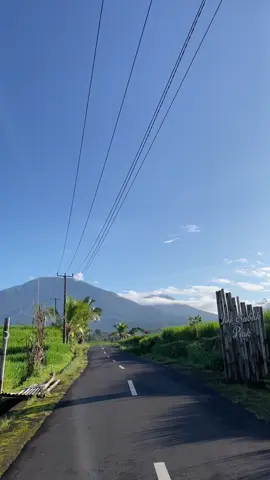salah satu tempat yang worth it buat di kunjungin  #nyeduhkopi #tabanan #mountain #gunungagung #bali #destinasiwisata #viral #fyp #masukberanda 