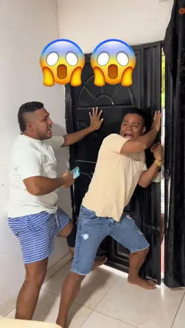 Ahí Viene El Chisme, La Flojera, La Gritería, La Pegadera🤣🤣🤣#humor #broma #parejas 