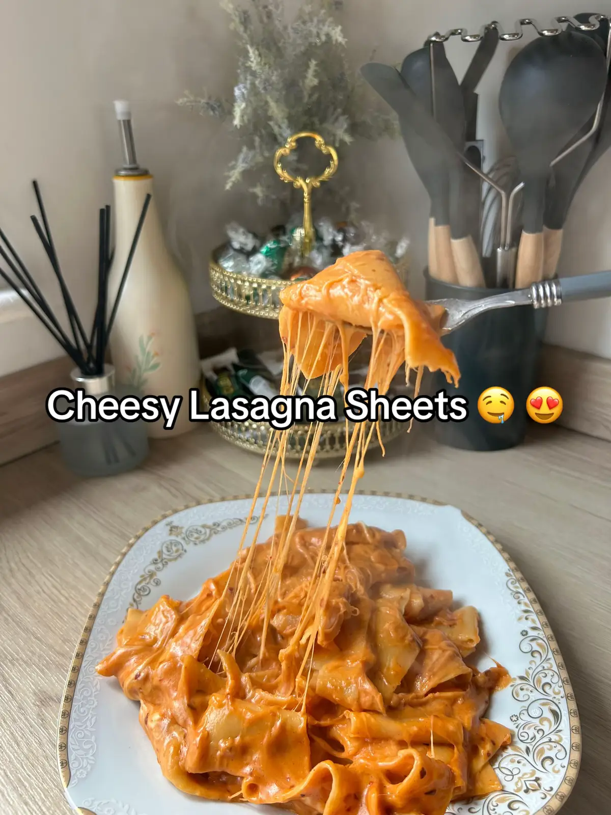 @Eat with GG Cheesy Lasagna Sheets. I’m so happy I finally made this because it’s SO nice. I mean SO NICE. I have found my new favourite lunch😭 . . . . . . . . . . . . . . . #cheesylasagnasheets #lasagnasheets #eatwithgg #fyp #cheesypasta #foryoupage #viral #kurdishuk #cooking #recipes 