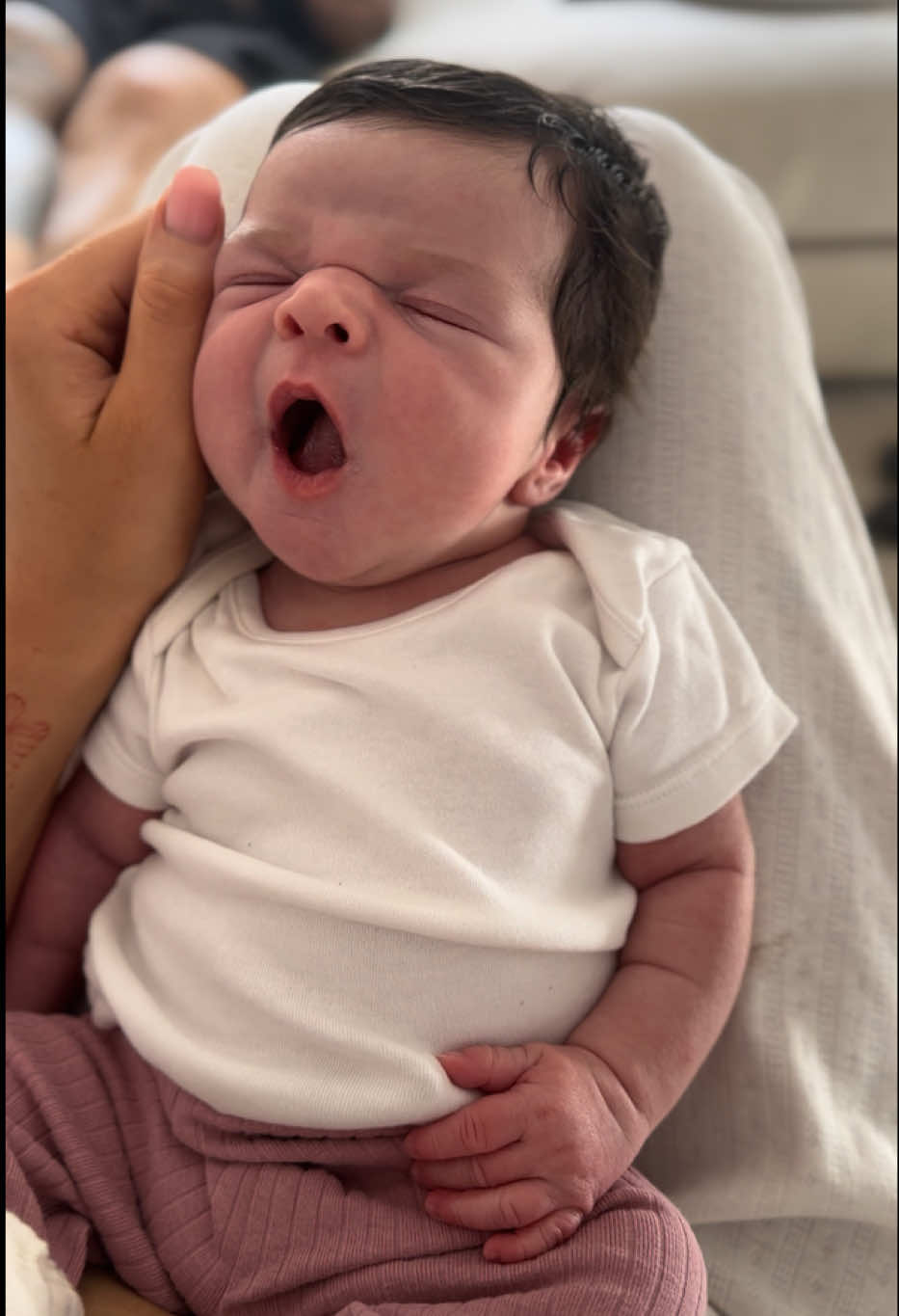 My little Winnie-woo 🥹 #babyhair #newborn #oneweekold #newmom #newmum #mumtok #babyclothes 