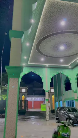 numpang parker😆 #santri #berandatiktok #scooteristsarungan #mgs #vespa #matushi #berandafyp #fypage 