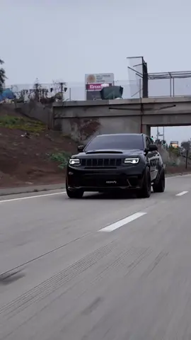 🍷😈🦅 . . . . #trackhawk #trackhawkjeep #trackhawk707 #trackhawks #trackhawkdaily #Jeep #srtaddicts #hellcatclub #srtjeep #srt #hellcat #otbthwk #offthebackend #osmo #osmopocket3 #djiosmopocket3 #demon170 #carbon #carbonfiber #customemblem #customlogo
