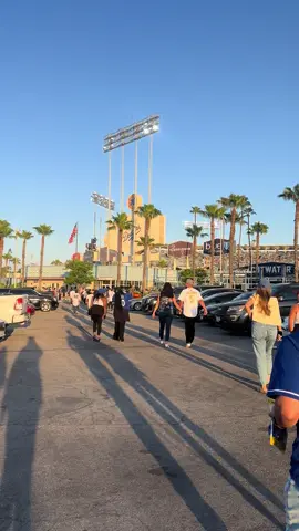 Walking towards the ballpark Ohtani for a Homer from outside the stadium #yankeesdodgers #dodgers 