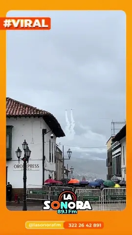 #Video || En homenaje a la Virgen del Milagro de Tunja, dos aviones Beechcraft T-6C Texan II de La Fuerza Aeroespacial Colombiana sobrevolaron el cielo de la ciudad, como parte de la celebración en honor a la patrona de la capital boyacense.